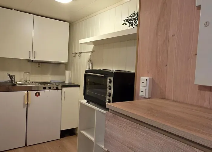 Easy & Practical Close To Senter - 4 Persons *